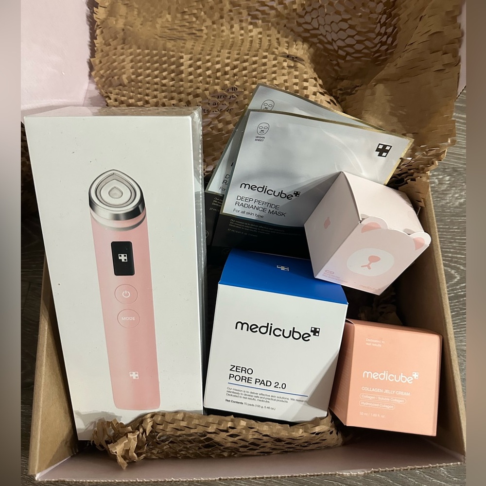 Medicube AGE-R Booster Pro Pink Bear Edition Skincare Bundle (Limited Edition)